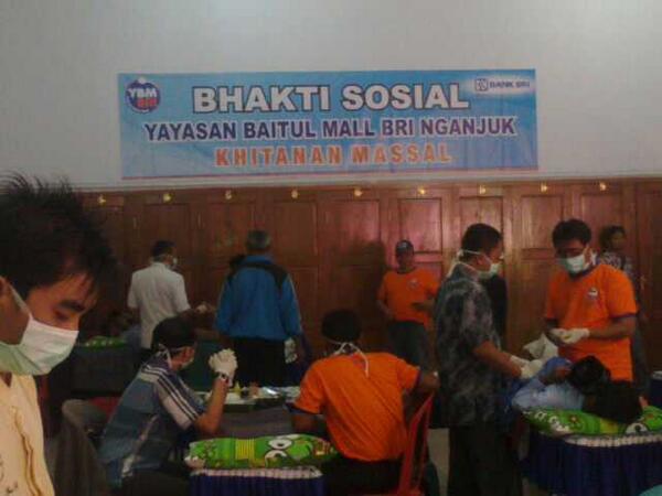 Suasana khitanan massal di Nganjuk