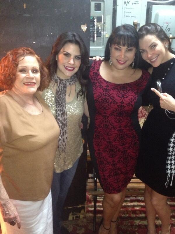 raqueneloficial's tweet photo. “@lasmorillo: Fabulosas funcion travesuras conyugales @Maria_Raquenel @gabrielavergara http://t.co/MQUFvDdhIA”siii maravillosaaaa! 👏😚🙏😉💝