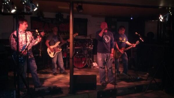 QuigleysPub1's tweet photo. Head On is on the pub stage tonight!  Don't miss it!  Head on down and catch them before it's too late!! http://t.co/8neOsWgbBR
