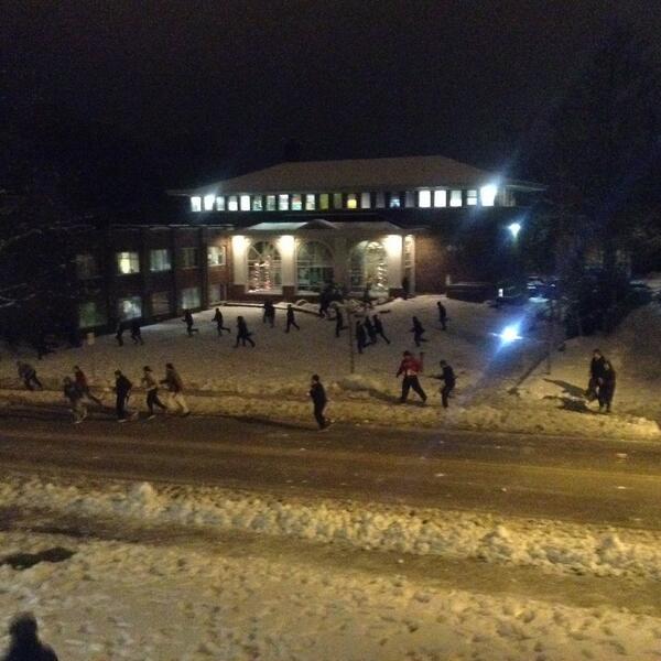 danniamm's tweet image. Snowball fight against BETA, allied with PHI PSI. Then we all go against the GDIs. #campusunity