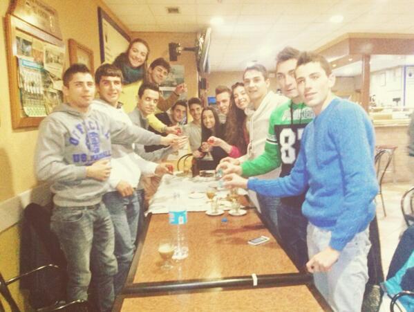 FestesAlfarp14's tweet photo. Un brindis per les festes 2014! Salut! #FesteresySantRoquers2014 #MixAnyDeQuintos http://t.co/wdsicgg5yk