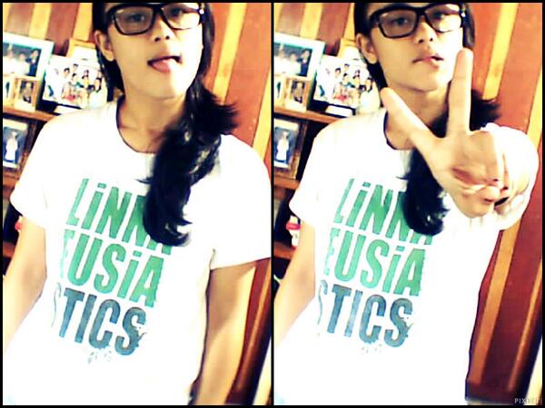 Baaabyann's tweet photo. #MorningSelfieAgainandAgainandAgain #NerdyBitch ^____^V http://t.co/GZYSTrb0ev