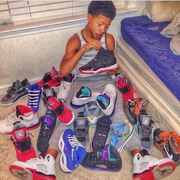 TLVProductions's tweet photo. But your bed on the floor smh RT“@BrooklynHD: i got all the Jordan's 😌 http://t.co/k3PivjQYW0