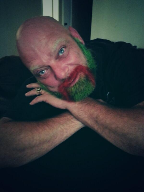 Leon1965too's tweet photo. #beard #christmas #colorful #coloredbeard #me http://t.co/quIL3bQxNR