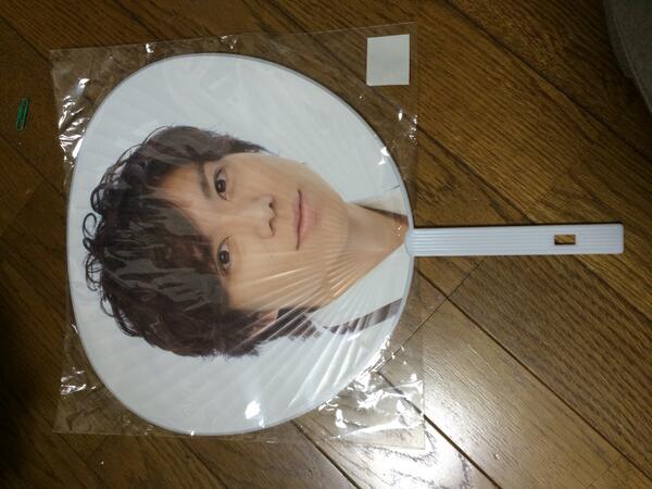 bbw3104's tweet photo. News　加藤成亮くんのうちわ譲ります。一度使用しましたが、未開封です。ＤＭにてお待ちしております。
https://t.co/l8JjM4okx8
