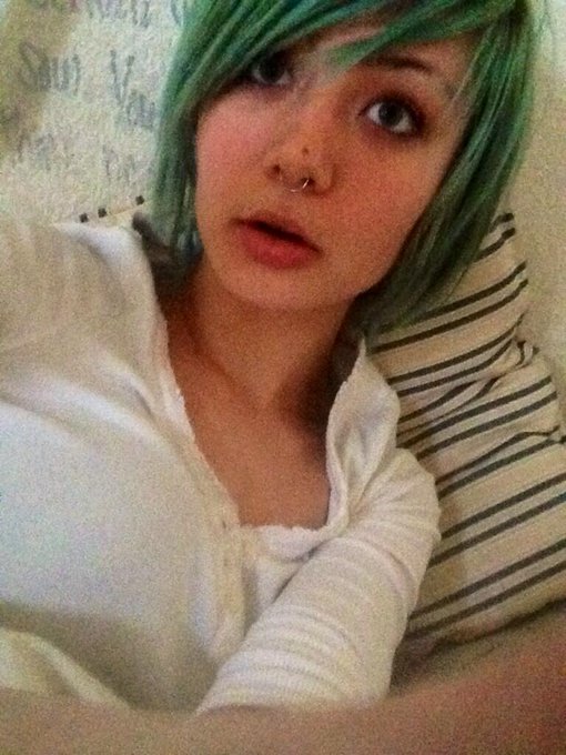 #TeamNoMakeUp http://t.co/FLgEtGmjb0<a href="/tag/teamnomakeup"class="tags">#TeamNoMakeUp</a>