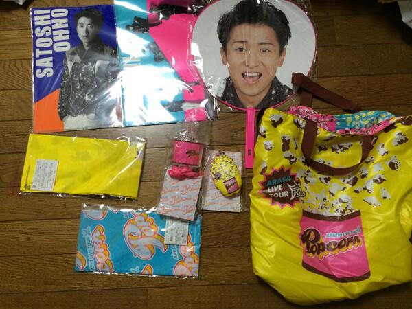 bbw3104's tweet photo. 【拡散希望】嵐　Popcornグッズお譲りします。バッグ、ペンライト以外は未開封未使用です。ＤＭにて連絡おまちしてります。 https://t.co/oLccDvUnm1