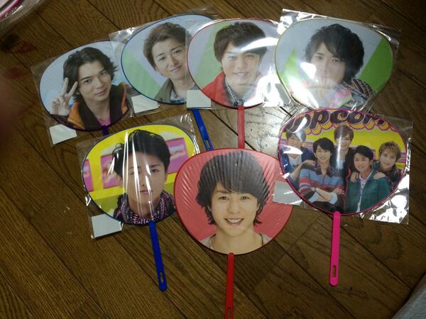 bbw3104's tweet photo. 【拡散希望】嵐　ミニうちわお譲りします。下段の櫻井翔くんのうちわ以外は未開封です。ＤＭにてご連絡お待ちしております。
https://t.co/u3tCTi31EE