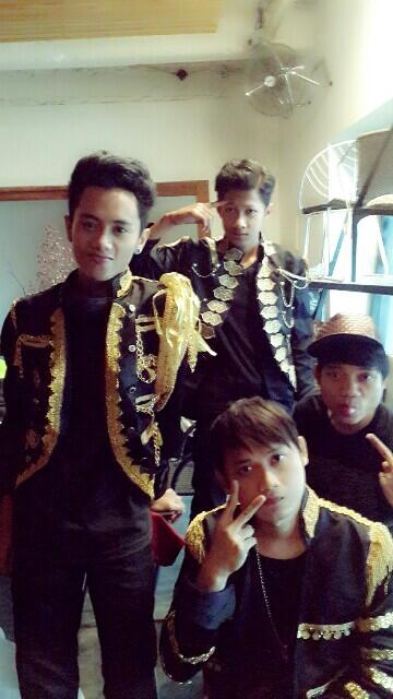 Powerbang_DC's tweet photo. (Pic) taeyang-seungri-TOP with manajer .... @ YGPamGath - m http://t.co/eRI4zvi7vm