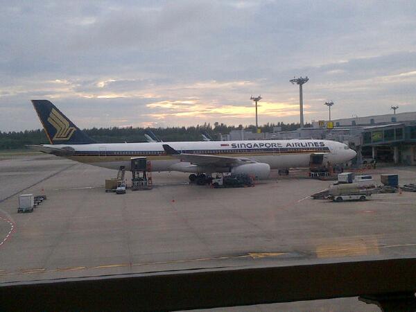 MichaelHinahon's tweet photo. Boarding time....here is our plane. http://t.co/iwLF9OLGfm