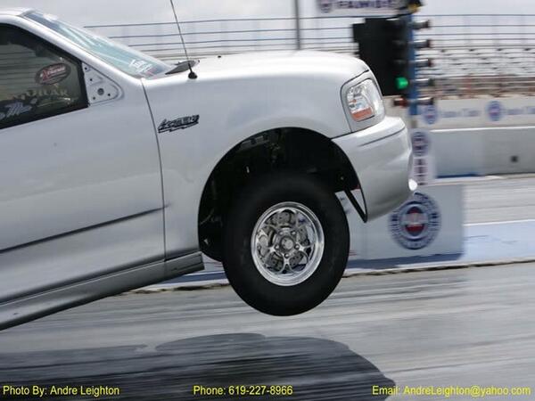 FordLightning_1's tweet photo. http://t.co/R0LwxaombS
