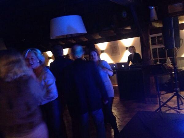 SingingOtt's tweet photo. In Nijverdal kunnen ze goed feest vieren ;-)! Geslaagde avond! http://t.co/pQGsDWxv3J