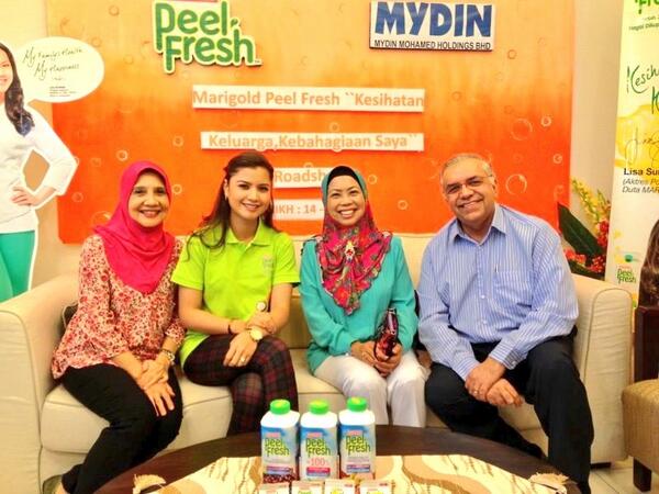 MydinMalaysia's tweet photo. @LisaSurihani di #MYDIN #MeruRaya, #Ipoh, Perak. Gmbr bsama ibunya, DW Dr Hj @ameermydin, DW @drsitihawa http://t.co/jlsrE1TwMk