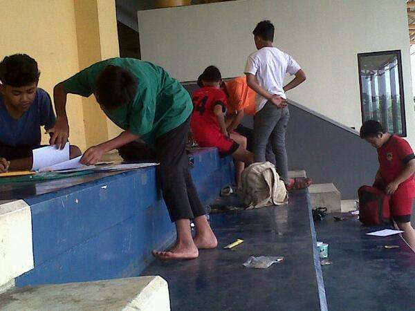 indriayuchan's tweet photo. Ini dia anak" @Ssbpersijal yang lagi sibuk isi data untuk screening,, http://t.co/2EpNqmccFj