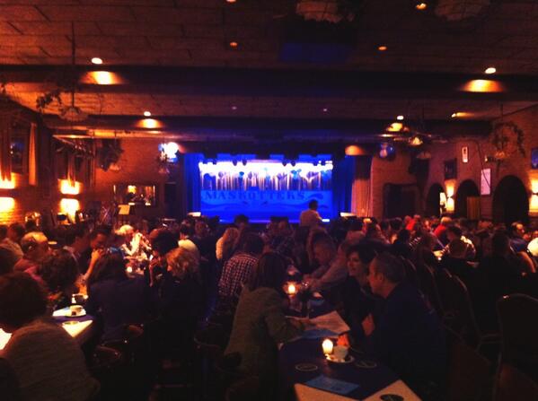 D'n zaol was bomvol! Da was ons enne mojje zittingsoavend van de <a href="/Maskotters/">Maskotters</a> #Proost! #MachtigMoj!