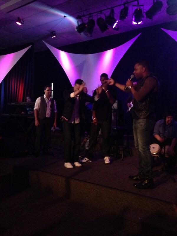 RadioODV's tweet photo. Desde #LeadMeToTheCross EN VIVO! http://t.co/enbphmFpgH