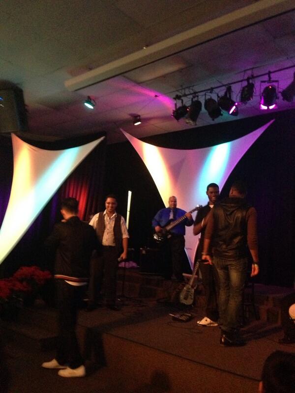 RadioODV's tweet photo. @FromTh3Womb cerrando con broche de oro! #LeadMeToTheCross http://t.co/WwTaYiWDwb