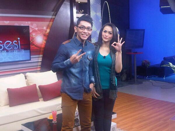 johnious's tweet photo. Lagi ngeksis di Obsesi nih :D http://t.co/u6bZEnpeVv