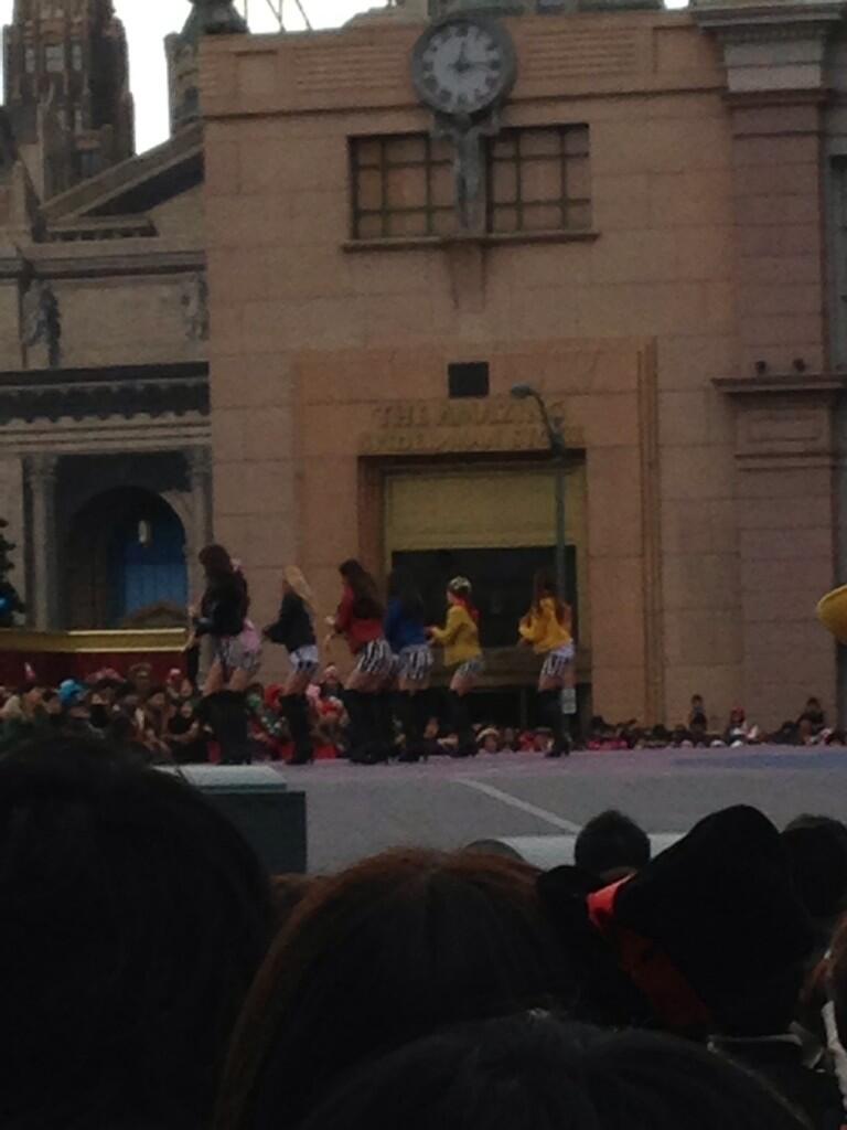 [PIC][15-12-2013]SNSD tham dự "SMTOWN V-theater Released event in USJ" vào trưa nay BbftyEYCIAAyXJq