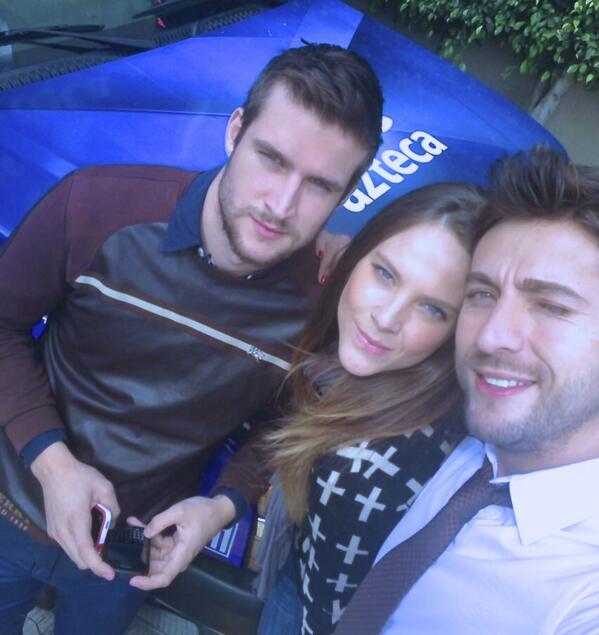 fansclovis's tweet photo. guapoooooss @clovisnienow http://t.co/G6IQyI5XWb