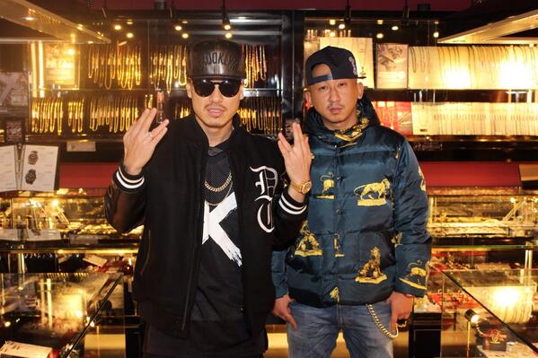 アヴァランチ オフィシャル No Twitter 先ほど Avalanche渋谷店にak 69さんとdj Ryowさんがご来店されました いつもありがとうございます Http T Co 7psanmw5ht アヴァランチ オフィシャル No Twitter 先ほど Avalanche渋谷店にak 69さんとdj Ryowさんがご来店されました いつもありがとうございます Http T Co 7psanmw5ht
