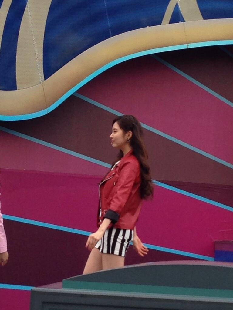 [PIC][15-12-2013]SNSD tham dự "SMTOWN V-theater Released event in USJ" vào trưa nay BbhEueGCUAAYfye