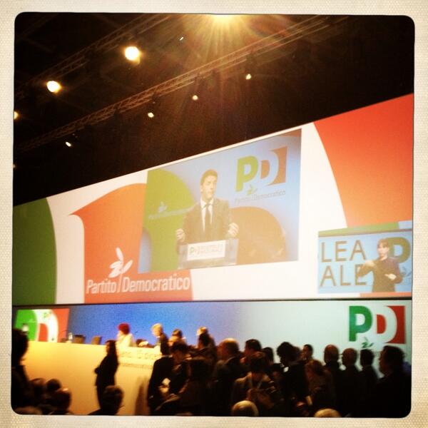 ruggi8's tweet photo. Assemblea nazionale PD, parla Matteo Renzi. http://t.co/8thK5UTNCm