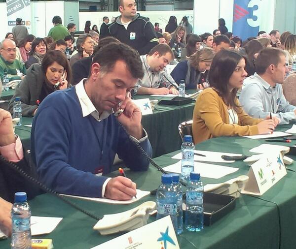 la_marato's tweet image. Pep Plaza despenjant telèfons per #LaMaratóTV3. El país sencer volcat en una única causa! #nodegenera