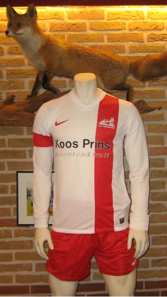 vvvosseveld's tweet photo. Vossen volgend seizoen in nieuw tenue. http://t.co/m7JQcTzkpw