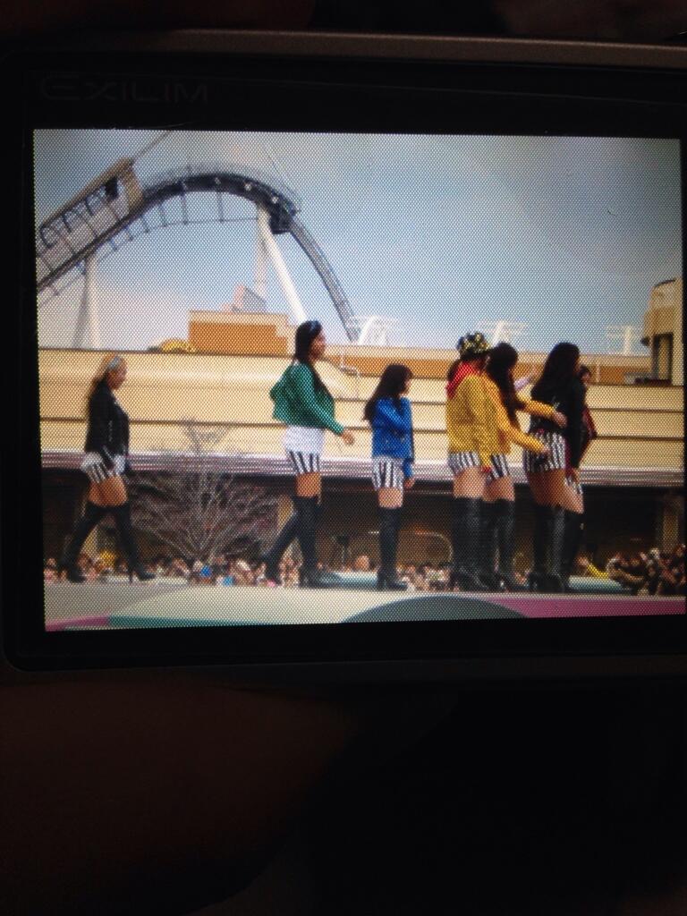[PIC][15-12-2013]SNSD tham dự "SMTOWN V-theater Released event in USJ" vào trưa nay Bbhw-mXCMAAWeIX