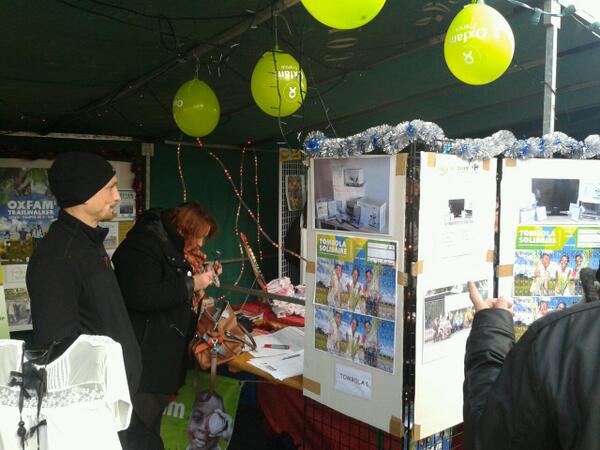 Franck150's tweet photo. On est présent sur le marché de noël de besse sur braye... Une télé à gagner pour une bonne cause. http://t.co/hbtfTr5o5I