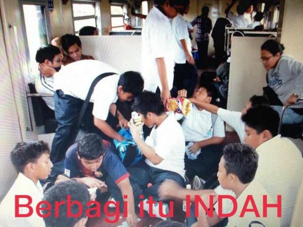 saniko13's tweet photo. Berbagi itu INDAH.. http://t.co/l8yuPhWstt