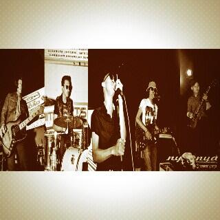 <a href="/MeneerNyonya/">Nyonya meneer</a>