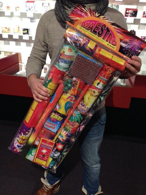 WIN NU! RT dit bericht voor 23.59 uur vandaag en maak kans op een Maestro XXL siervuurwerk pakket! #vwldiscountday