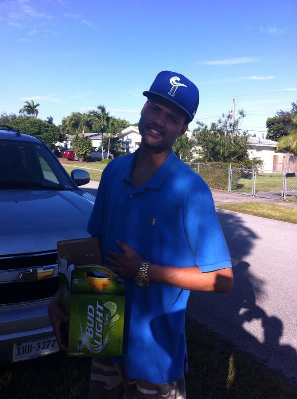 WMatory's tweet image. Chilln out south beach wit da fam