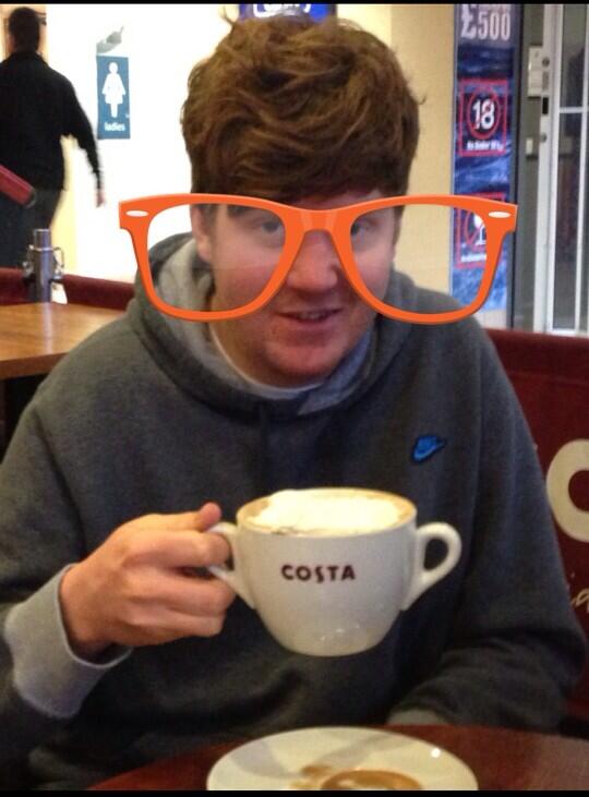 gemmapeet's tweet photo. @JayJayHaych @MattDerbyshire our Elton again in #costacoffee http://t.co/2BGW4H39xj