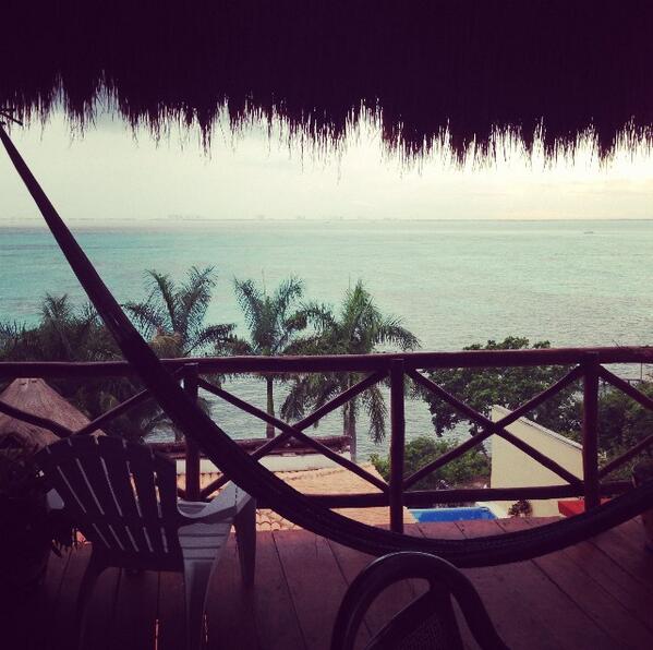 IslaMujeresMex's tweet photo. RT @michellebrannan: This is where I will write them #hammock #islamujeres #mexico http://t.co/rqELAhCAp0