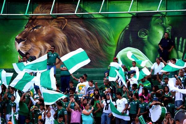 ClubLeonFCcom's tweet photo. La afición ya en el Estadio. ¡¡ VAMPOR POR EL BICAMPEONATO !! http://t.co/FJUTZJewQu