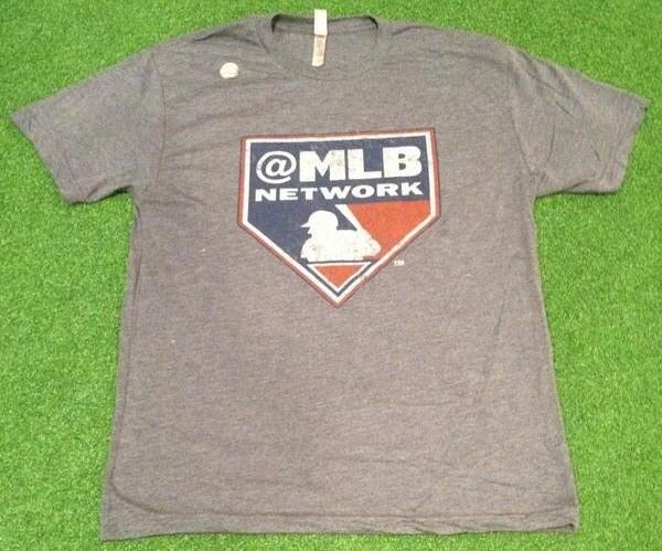 MLBNetwork's tweet photo. The #MLBNSocialAwards show begins in two hours! RETWEET if you’ll be watching for a chance at an @MLBNetwork shirt! http://t.co/L6LKR6nmJS