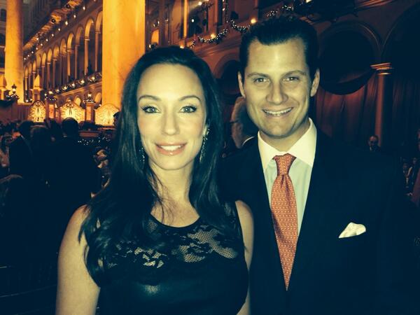 ataylorhouse's tweet photo. Kristin and John just arrived! http://t.co/agdfg7qHuY
