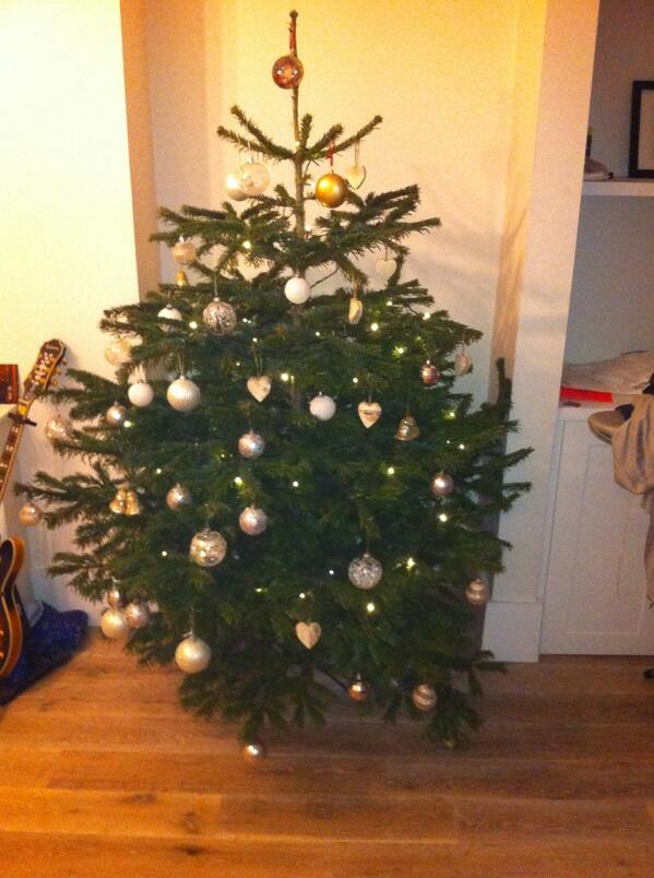 kshamilton's tweet photo. Christmas Tree finally decorated. http://t.co/4UQSl39KGD