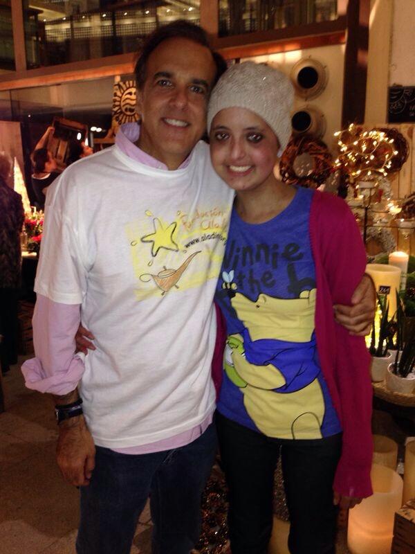 FundAladina's tweet photo. Momentos felices en el #MercadilloAladina @PacoArango http://t.co/9KzJRCbSic