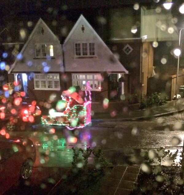 GemmaThomas08's tweet image. Felt about 10 years old running to the window to see this guy! Good job he remembered his umbrella! #ChristmasFloat