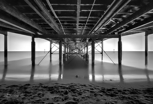 StueyArt's tweet photo. @DevonLife One of my Favourite shots of the year. Teignmouth pier #Devon http://t.co/KSpzMt77GH