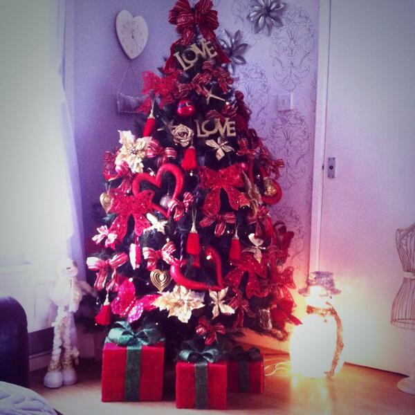 allaboard01's tweet image. Our new sparkle heart additions to our tree ❤️🎄