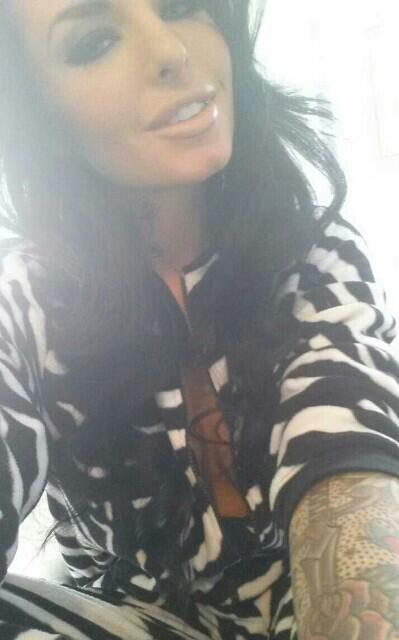 It's family photo day :) my little gang is dressed up and ready to go! http://t.co/6k7NnMEnqB