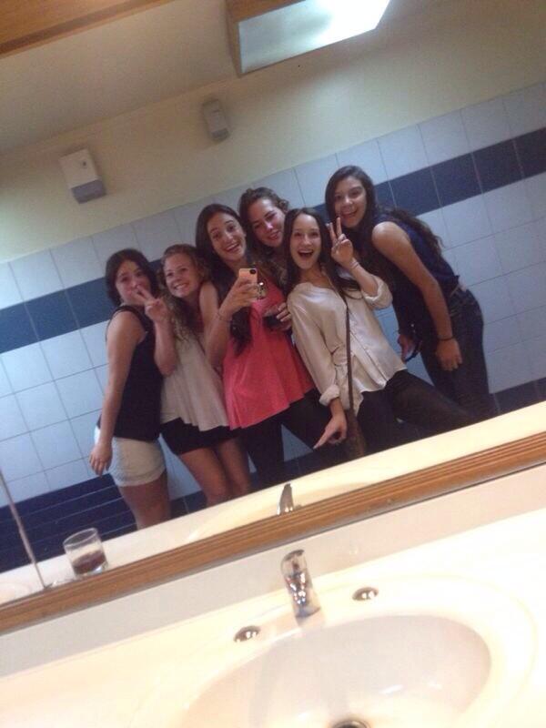 AntoNorton2's tweet photo. Las mejores @SophiLahsen_ @anto_canales @sophie_esnouf @emilynch94 http://t.co/OY5kO9ZQTu