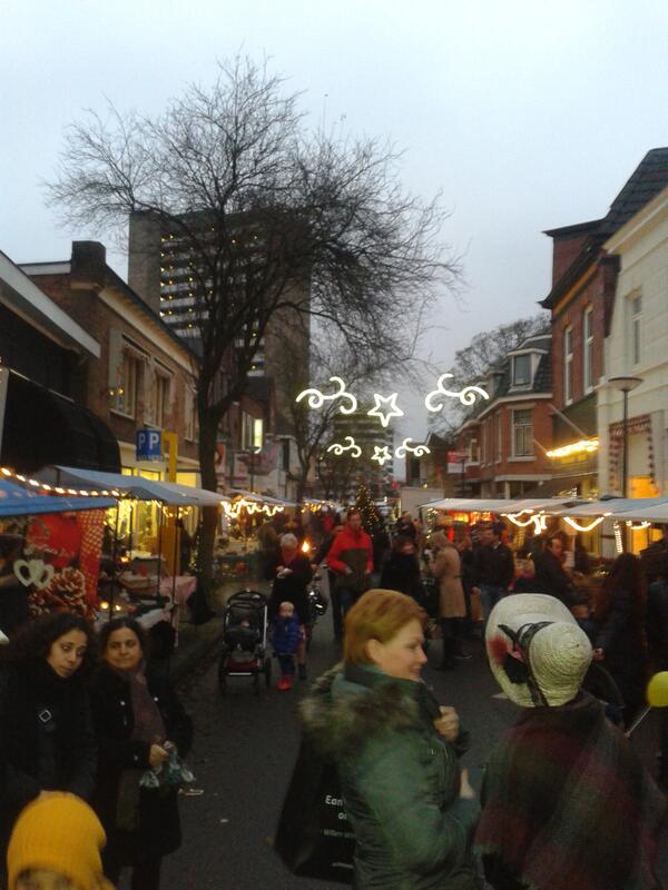 Lipperkerstmark's tweet photo. Het was een succesvolle kerstmarkt! Met dank aan @BakkerijdeKrent @OoievaarenCo @WijkBothoven @mimosabloemen http://t.co/o26XFpSa2i