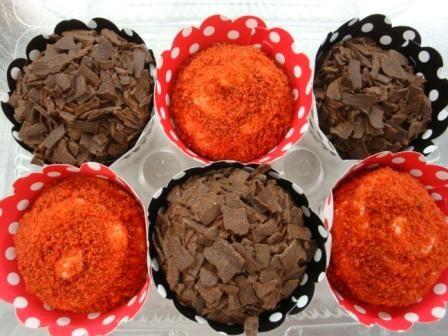 SarriCarnegie's tweet photo. #HappyNationalCupcakeDay! Celebrate with @carnegiedeli  #Cheesecake Cupcakes! Purchase at http://t.co/5dksTSN4r8. http://t.co/GKOoeFNjsk