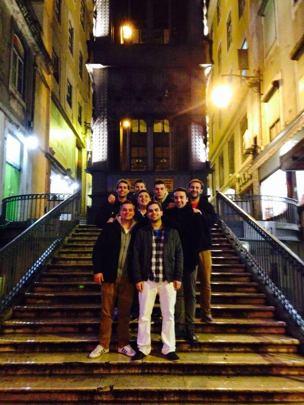 dc_cueto's tweet photo. Derrotado despues de un gran viaje #lisboa http://t.co/UZo1rsFcKc